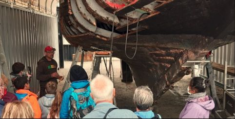 Visite du chantier de restauration de la chaloupe au Port Musée Douarnenez